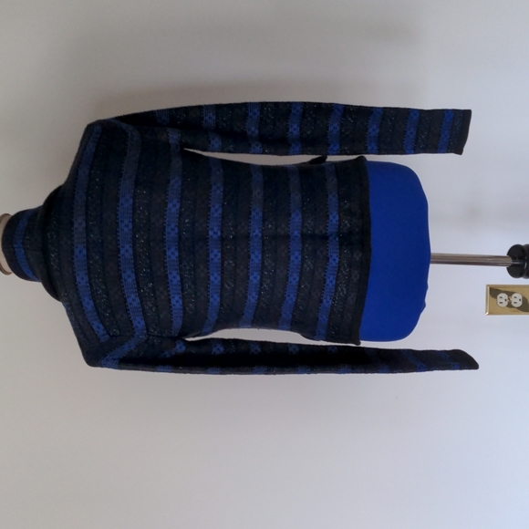 Cache Sweater - Picture 4 of 9